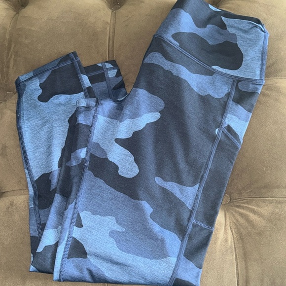 aerie Pants - NWOT Offline by Aerie Camo Hugger Leggings